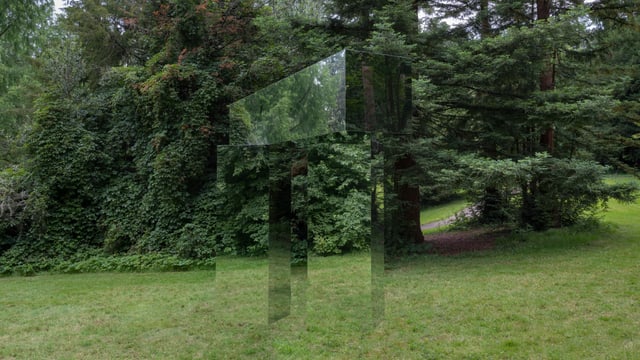 Kuben spiegeln die umgebene Landschaft wider. Kuben spiegeln die umgebene Landschaft wider.