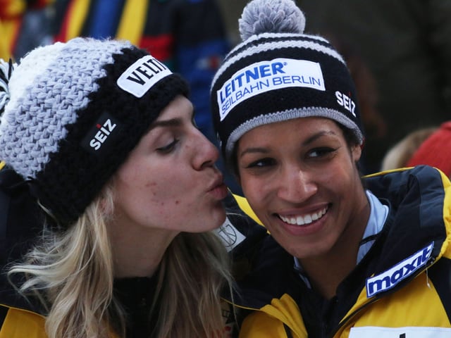 Freude bei Annika Drazek (l.) und Mariama Jamanka. Freude bei Annika Drazek (l.) und Mariama Jamanka.
