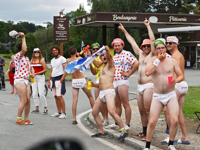 Halbnackte Fans