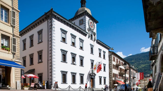 Das Rathaus in Sitten, Sitz des Walliser Kantonsparlaments. Das Rathaus in Sitten, Sitz des Walliser Kantonsparlaments.