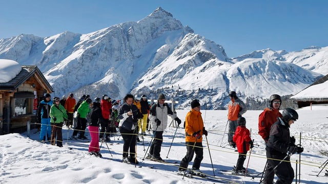 Chinesische Skilehrer auf Schweizer Pisten (28.10.2013)