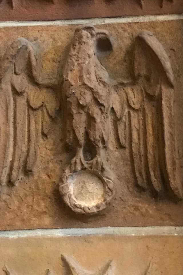 In der Martin-Luther-Kirche findet sich ein Reichsadler. In der Martin-Luther-Kirche findet sich ein Reichsadler.