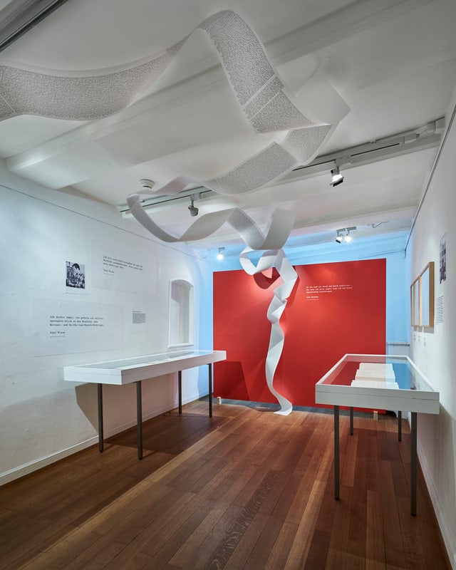 Ein Blick in die Ausstellung. Ein Blick in die Ausstellung.