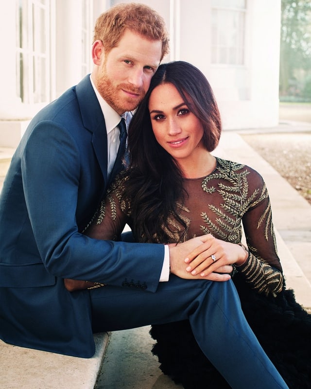 Prinz Harry und Meghan Markle auf einer Treppe. Prinz Harry und Meghan Markle auf einer Treppe.