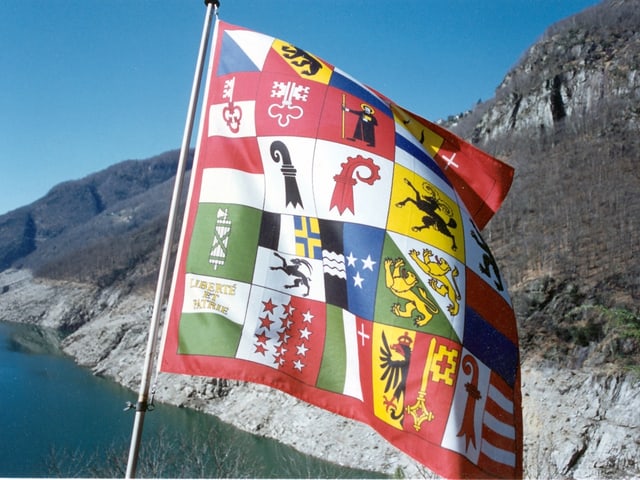 Kantonswappen auf Fahne Kantonswappen auf Fahne