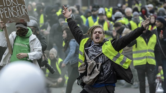 Protesteierende in gelben Westen. Protesteierende in gelben Westen.