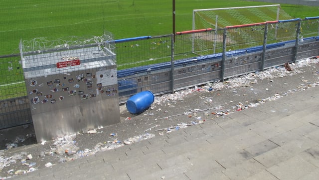 Abfall und zerstörte Infrastruktur im Brügglifeld Abfall und zerstörte Infrastruktur im Brügglifeld