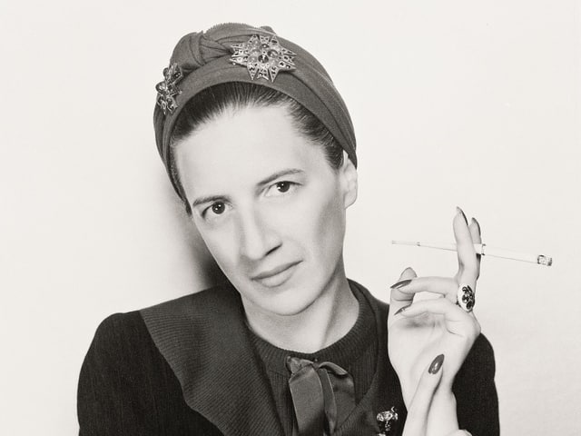 Porträt von Diana Vreeland. Porträt von Diana Vreeland.