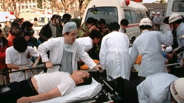 Anschlag auf U-Bahn in Tokio 1995. Anschlag auf U-Bahn in Tokio 1995.