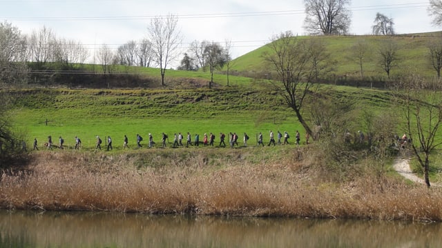 Wandergruppe an der Reuss Wandergruppe an der Reuss