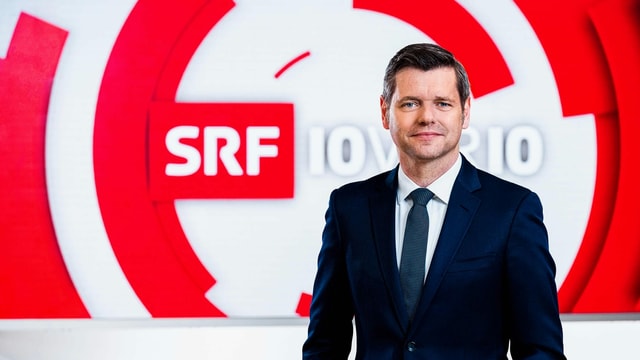 Moderator Urs Gredig im 10vor10-Studio Moderator Urs Gredig im 10vor10-Studio