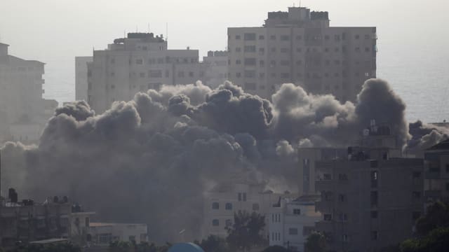 Rauchwolke über Gaza-Stadt. Rauchwolke über Gaza-Stadt.