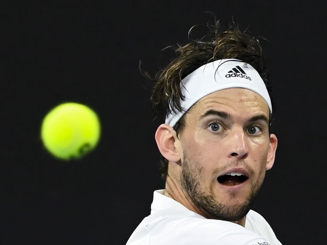 Dominic Thiem spielt mit aufgerissenen Augen. Dominic Thiem spielt mit aufgerissenen Augen.