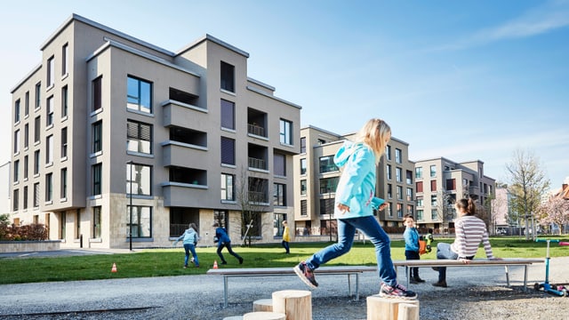 Kinder spielen Kinder spielen