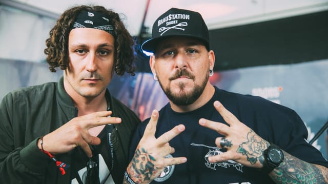 SRF Moderator und Rapper Ivies Irie posieren SRF Moderator und Rapper Ivies Irie posieren