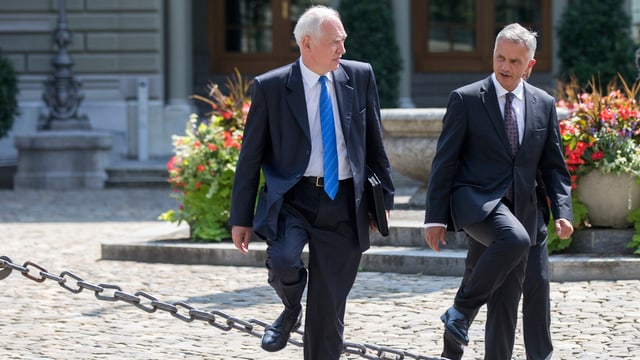 De Watteville e cusseglier federal Burkhalter van sur ina saiv vi. De Watteville e cusseglier federal Burkhalter van sur ina saiv vi.
