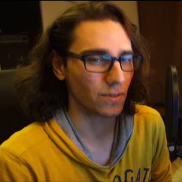 Abdullah Karam höchst persönlich kommentiert mit Videobotschaften was im Spiel passiert. Abdullah Karam höchst persönlich kommentiert mit Videobotschaften was im Spiel passiert.