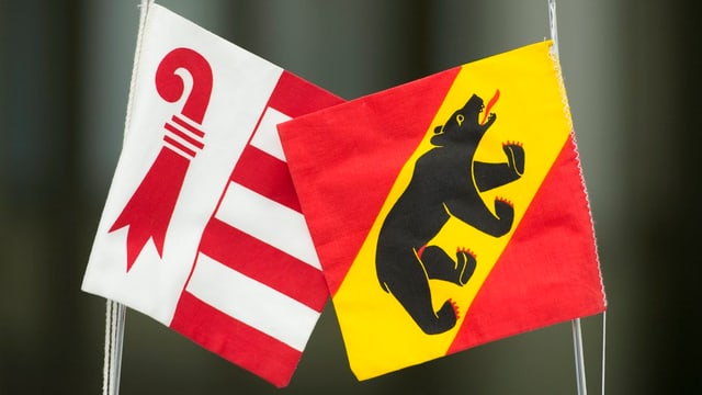 Die Kantonswappen von Bern und Jura. Die Kantonswappen von Bern und Jura.