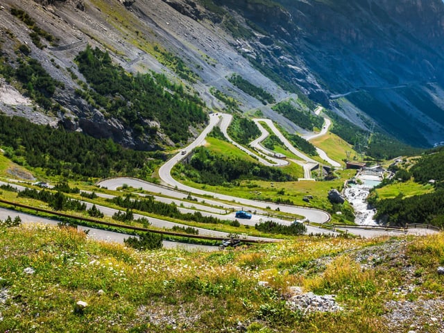 Aktuell liegt auf dem Passo dello Stelvio bereits etwas Schnee. Aktuell liegt auf dem Passo dello Stelvio bereits etwas Schnee.