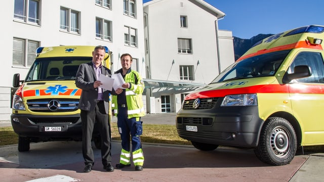 Il directur dal spital da Tusaun ensemen cun il manader da l'anestesia ed ambulanza Ebbo Aalders. Il directur dal spital da Tusaun ensemen cun il manader da l'anestesia ed ambulanza Ebbo Aalders.