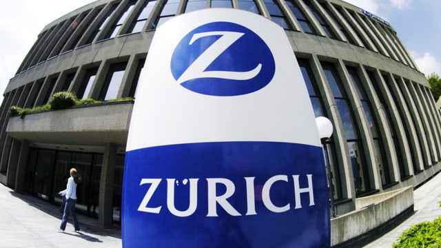 Zurich-Logo vor Haus. Zurich-Logo vor Haus.