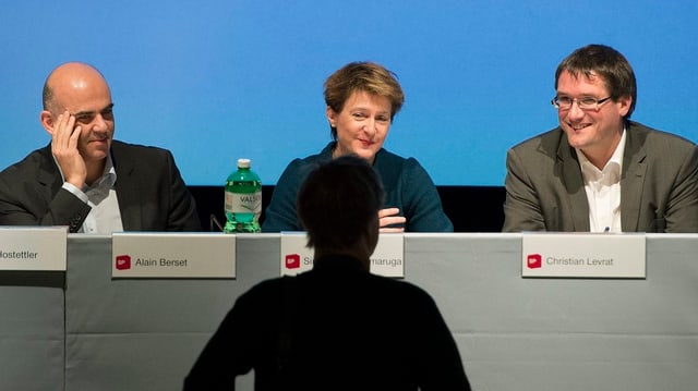 Die SP-Leitung erhält Unterstützung von den Delegierten in Thun. Die SP-Leitung erhält Unterstützung von den Delegierten in Thun.