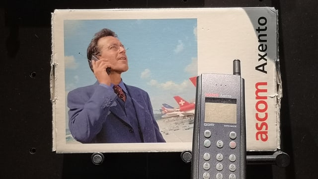 Telefon vor Verpackung. Telefon vor Verpackung.