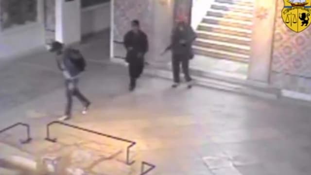 Drei Männer in einer Halle Drei Männer in einer Halle
