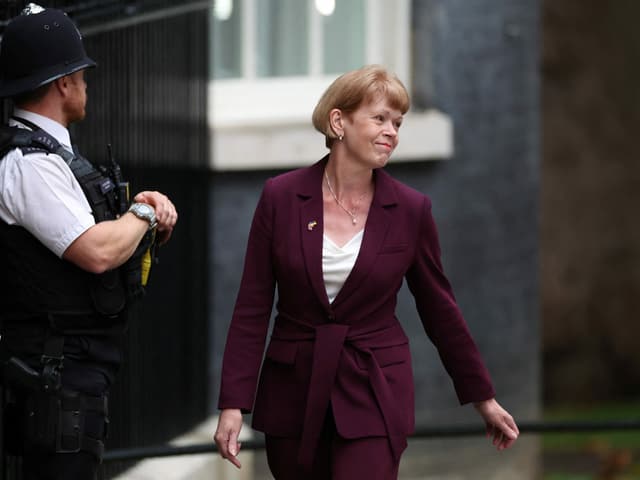 Wendy Morton crosses Downing Street.