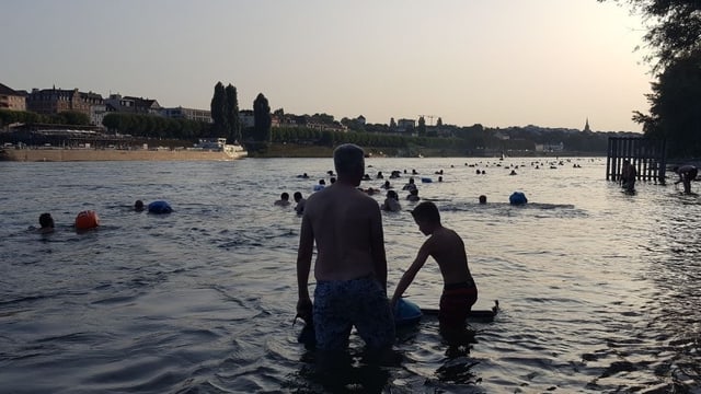 Badende im Rhein Badende im Rhein