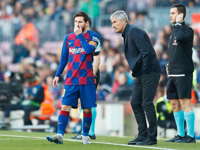 Lionel Messi und Trainer Quique Setien. Lionel Messi und Trainer Quique Setien.