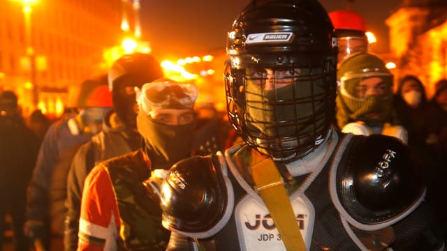 Vermummte Demonstranten in Kiew. Vermummte Demonstranten in Kiew.