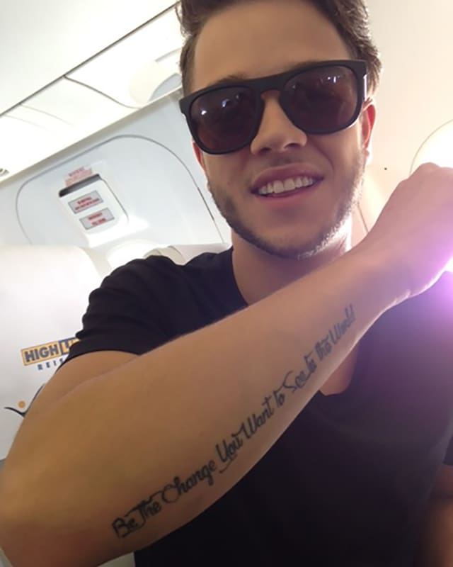 Luca Hänni hält sein neues Tattoo in die Kamera. Luca Hänni hält sein neues Tattoo in die Kamera.