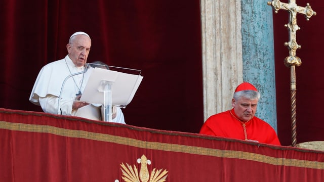Papst auf der Loggia. Papst auf der Loggia.