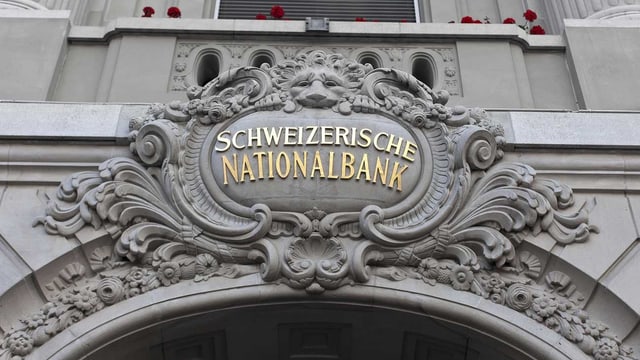 Der schriftzug der Schweizerischen Nationalbank in Bern. (keystone) Der schriftzug der Schweizerischen Nationalbank in Bern. (keystone)