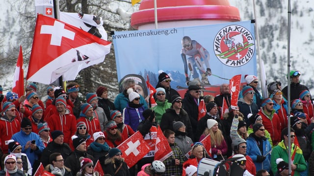 Da es im Zielhang fast windstill war, ging das Publikum begeistert mit. Da es im Zielhang fast windstill war, ging das Publikum begeistert mit.