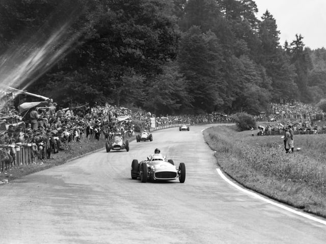 Juan Manuel Fangio (hier bereits in Führung liegend). Juan Manuel Fangio (hier bereits in Führung liegend).
