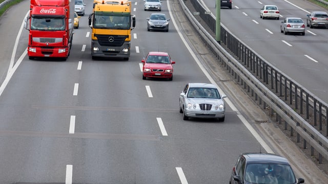 Autobahn (Symbolbild). Autobahn (Symbolbild).
