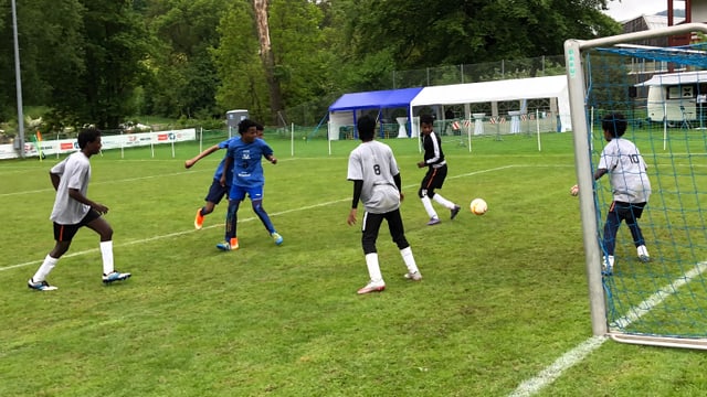 Fussballspielende Jugendliche Fussballspielende Jugendliche