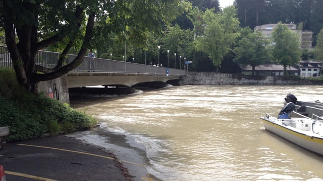 Auch im Norden gab es viel Niederschlag. Am 13. Juli führte die Aare bei Bern Hochwasser. Auch im Norden gab es viel Niederschlag. Am 13. Juli führte die Aare bei Bern Hochwasser.