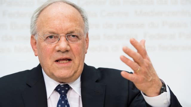 Schneider-Ammann redet Schneider-Ammann redet