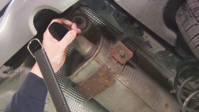 Auspuff hängt lose Auspuff hängt lose