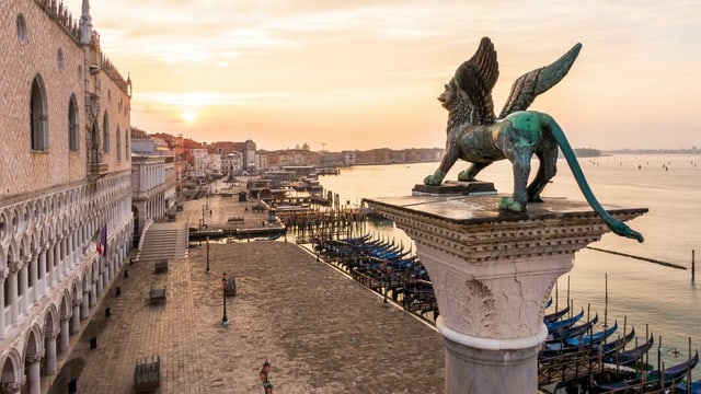 Nicht erst seit Corona: Über dem Markuslöwen beim Dogenpalast in Venedig kreist der Pleitegeier. Nicht erst seit Corona: Über dem Markuslöwen beim Dogenpalast in Venedig kreist der Pleitegeier.