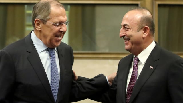 Der russische Aussenminister Sergej Lawrow und sein türkischer Amtskollege Mevlut Cavusoglu. Der russische Aussenminister Sergej Lawrow und sein türkischer Amtskollege Mevlut Cavusoglu.