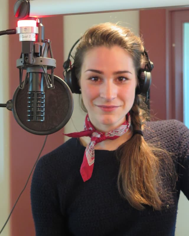 Manon Pfrunder im Radiostudio Manon Pfrunder im Radiostudio