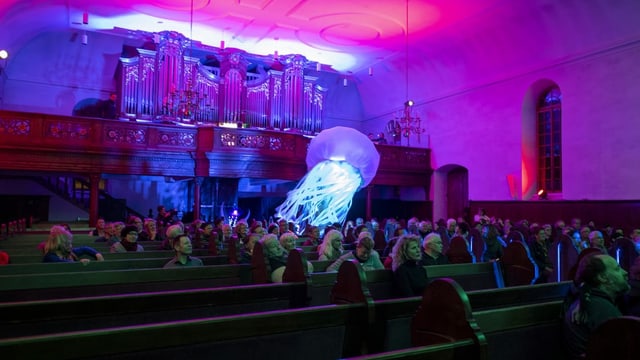 Eine Perfomance in einer Kirche während dem Lichtfestival 2020. Eine Perfomance in einer Kirche während dem Lichtfestival 2020.