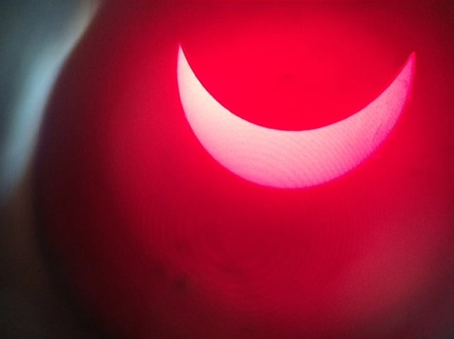 rote Sonnenfinsternis