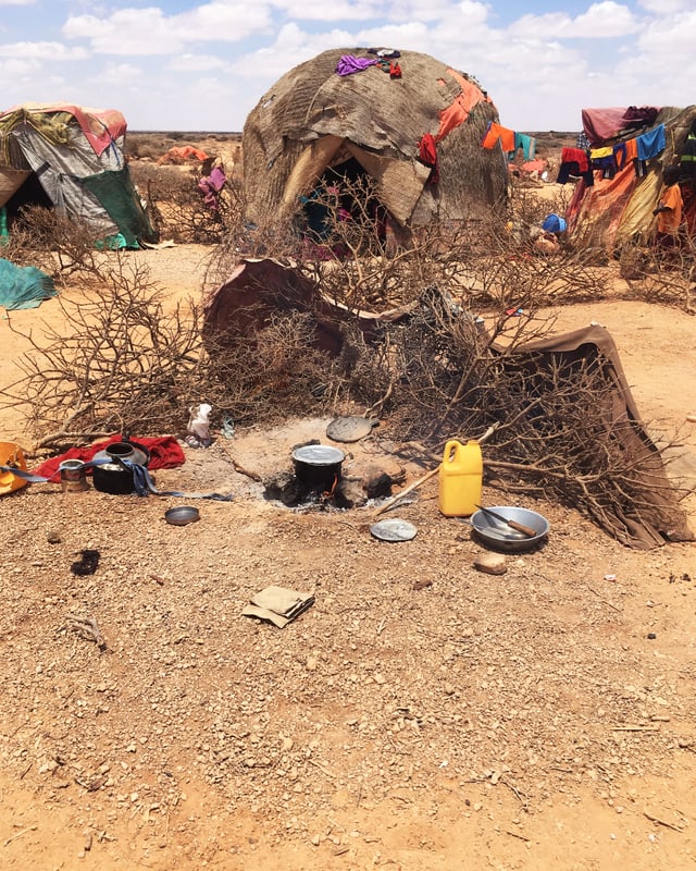 Eine provisorische Hütte in Somalia. Eine provisorische Hütte in Somalia.