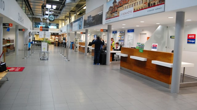 Leere Flughafen-Halle in Bern-Belp. Leere Flughafen-Halle in Bern-Belp.