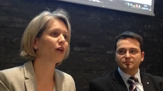 Beim Streitgespräch über den Stadtratslohn: Franziska Bitzi (CVP, links) und Thomas Schärli (SVP). Beim Streitgespräch über den Stadtratslohn: Franziska Bitzi (CVP, links) und Thomas Schärli (SVP).